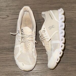 ON cloud Running shoes White Sneakers Womens size 6.5